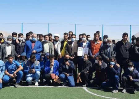 حضور و اهدای جوایز توسط اسحاقی در اختتامییه مسابقات فوتبال جام نوروز در روستای محمد آباد علم
